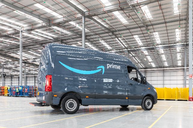 De empleados a emprendedores: la nueva iniciativa de Amazon ayuda a que sus empleados inicien su propia compañía de reparto