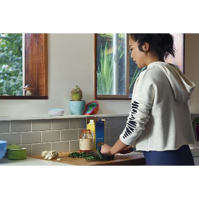 Amazon-Echo-Dot-with-Clock-on-kitchen-counter
